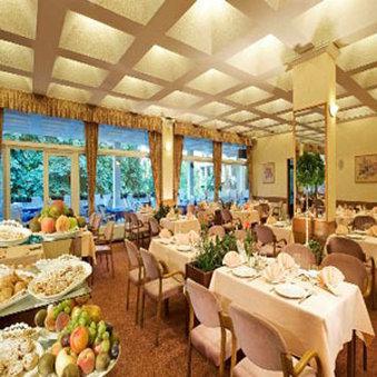 Hotel Patria เปตช์ ภายนอก รูปภาพ