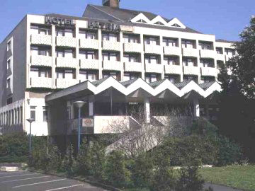 Hotel Patria เปตช์ ภายนอก รูปภาพ