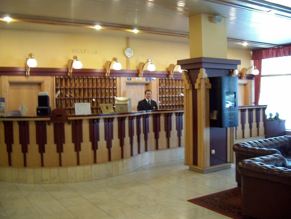Hotel Patria เปตช์ ภายนอก รูปภาพ